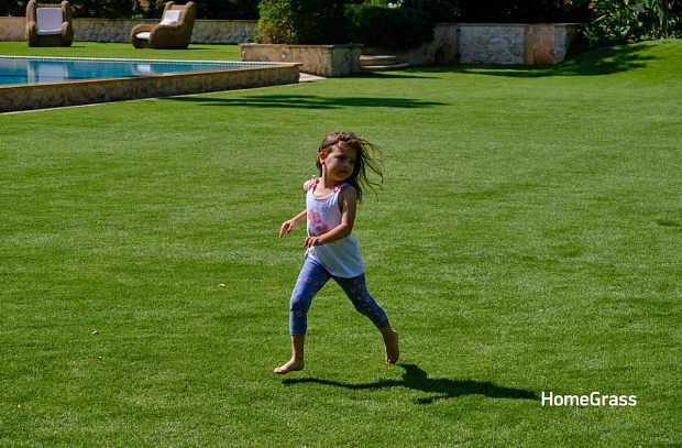 Γιατί ο συνθετικός χλοοτάπητας της HomeGrass είναι η πιο οικονομικά αποδοτική λύση για τον κήπο σας